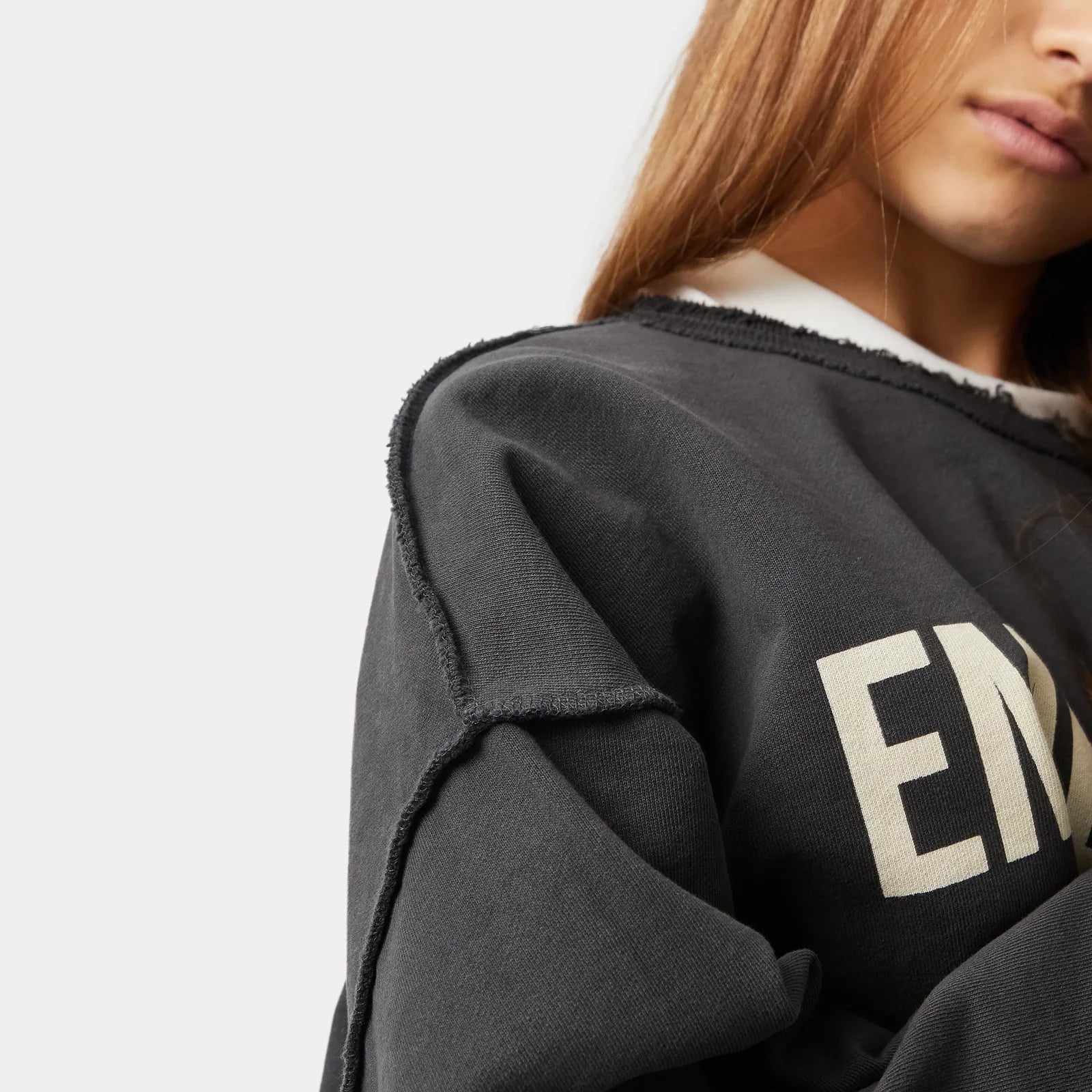 Poleron Emestudios Hectic Shadow Crewneck Negro